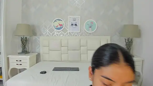 naia cox online show from 11, 4, 2026