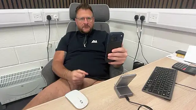 Snapshot of bilf1978 chatting on 4, 6, 2026 bilf1978 online show from 4, 6, 2026