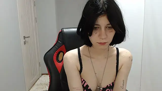 TinaQuiin online show from 16, 9, 2025