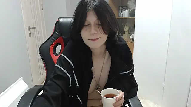 TinaQuiin online show from 22, 9, 2025