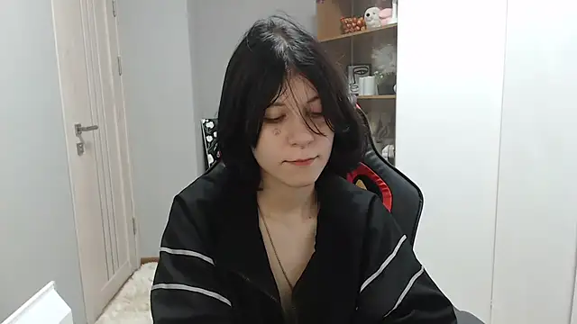 TinaQuiin online show from 24, 9, 2025