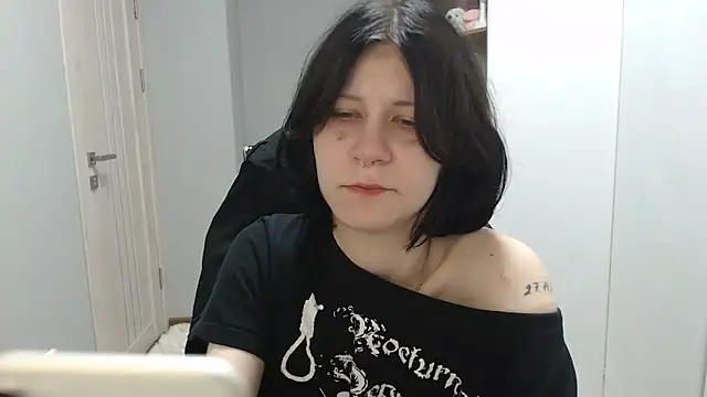 TinaQuiin online show from 5, 10, 2025