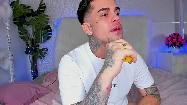 Snapshot of Littlepearl23 chatting on 7, 11, 2025 Littlepearl23 online show from 7, 11, 2025