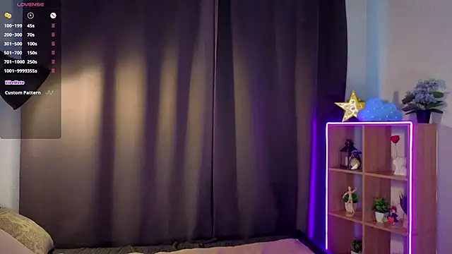 Snapshot of MinaMancilla chatting on 11, 9, 2025 MinaMancilla online show from 11, 9, 2025