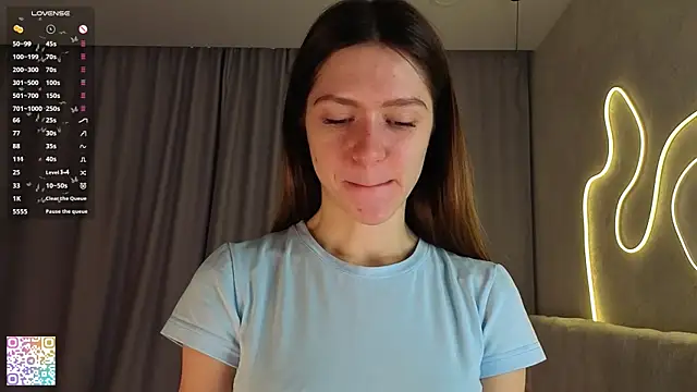 Snapshot of MinaMancilla chatting on 4, 10, 2025 MinaMancilla online show from 4, 10, 2025