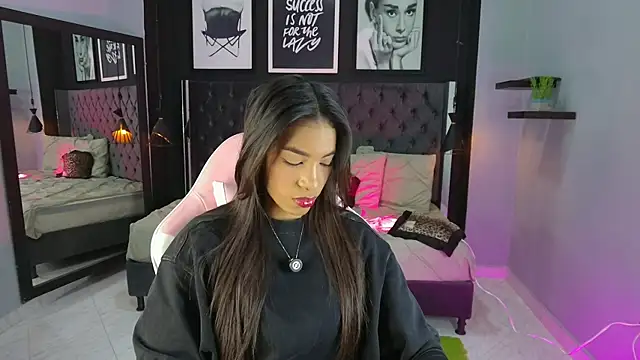 Snapshot of kitty_collins_ chatting on 28, 10, 2025 kitty collins online show from 28, 10, 2025