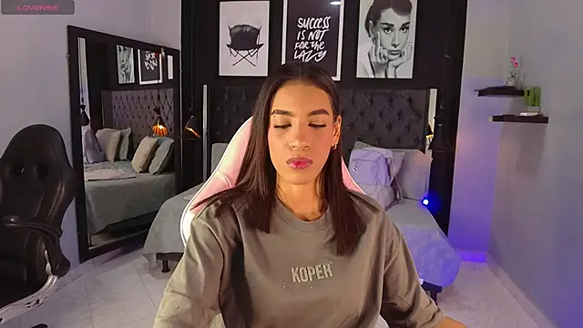 Snapshot of kitty_collins_ chatting on 14, 12, 2025 kitty collins online show from 14, 12, 2025