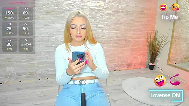 Snapshot of Lexi_Blazee chatting on 4, 10, 2025 Lexi Blazee online show from 4, 10, 2025