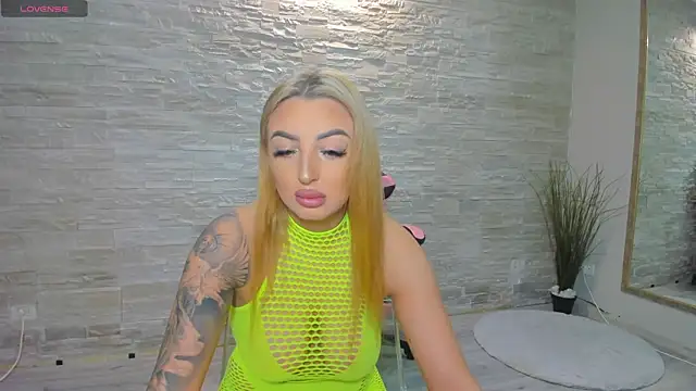 Snapshot of Lexi_Blazee chatting on 14, 10, 2025 Lexi Blazee online show from 14, 10, 2025