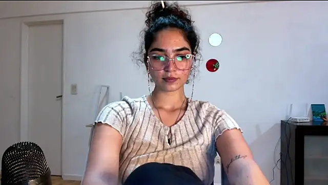 Snapshot of Ariagal chatting on 9, 10, 2025 Ariagal online show from 9, 10, 2025