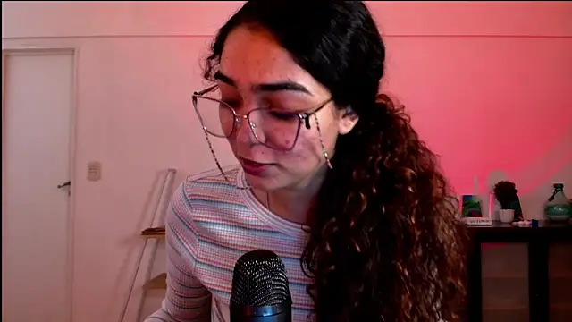 Snapshot of Ariagal chatting on 14, 10, 2025 Ariagal online show from 14, 10, 2025