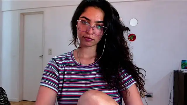 Snapshot of Ariagal chatting on 22, 10, 2025 Ariagal online show from 22, 10, 2025