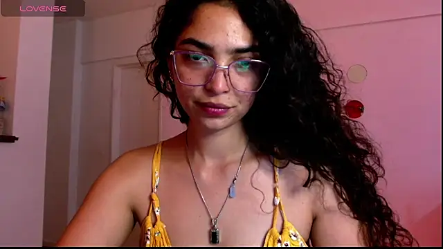 Snapshot of Ariagal chatting on 5, 11, 2025 Ariagal online show from 5, 11, 2025