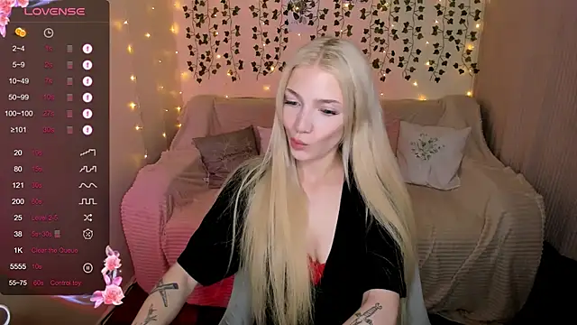 AnyaTaylor  online show from 14, 10, 2025