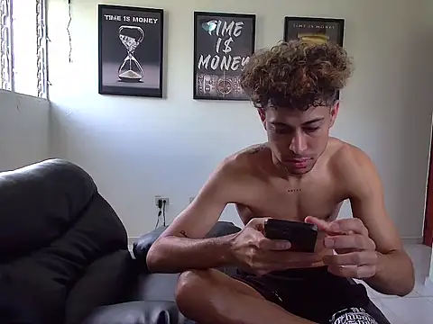 Snapshot of Dollarhot30 chatting on 18, 3, 2026 Dollarhot30 online show from 18, 3, 2026