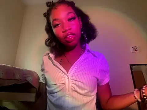 luvrgrllani online show from 17, 9, 2025