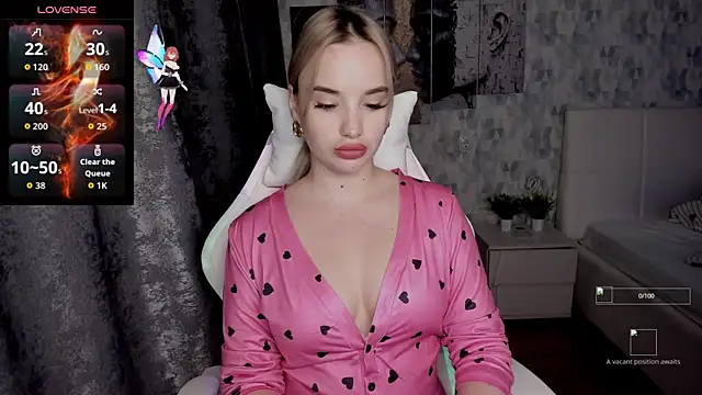 Snapshot of KiraKrox chatting on 20, 10, 2025 KiraKrox online show from 20, 10, 2025