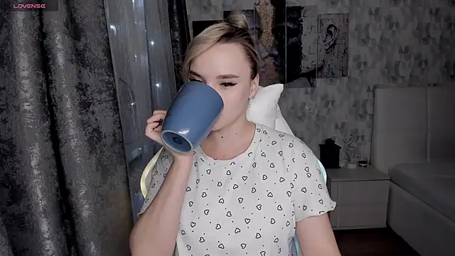 Snapshot of KiraKrox chatting on 30, 10, 2025 KiraKrox online show from 30, 10, 2025