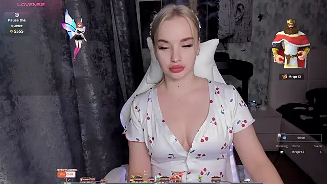 Snapshot of KiraKrox chatting on 4, 11, 2025 KiraKrox online show from 4, 11, 2025