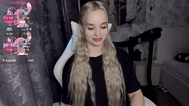 Snapshot of KiraKrox chatting on 18, 11, 2025 KiraKrox online show from 18, 11, 2025