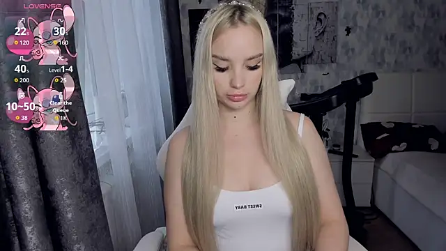 Snapshot of KiraKrox chatting on 4, 12, 2025 KiraKrox online show from 4, 12, 2025