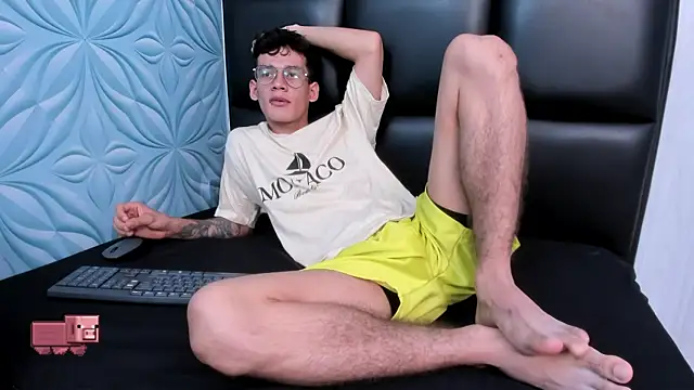 Snapshot of LittleMax23 chatting on 8, 10, 2025 LittleMax23 online show from 8, 10, 2025