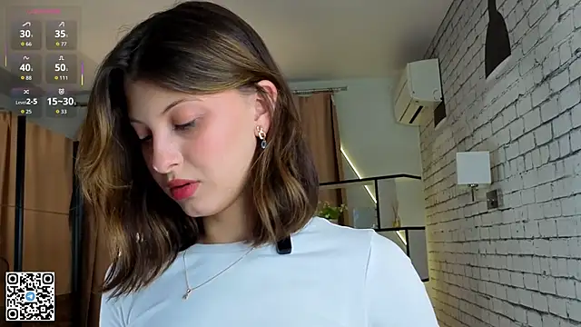 Snapshot of LorinaMaffitt chatting on 5, 10, 2025 LorinaMaffitt online show from 5, 10, 2025