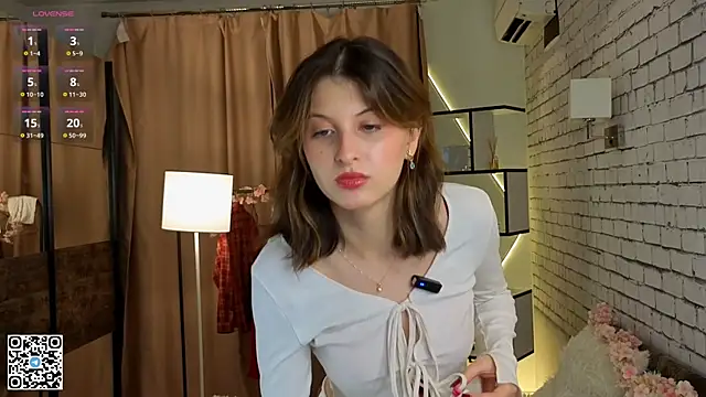 Snapshot of LorinaMaffitt chatting on 12, 10, 2025 LorinaMaffitt online show from 12, 10, 2025
