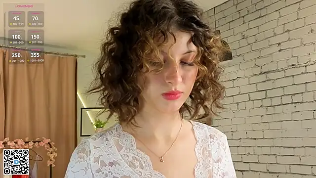 Snapshot of LorinaMaffitt chatting on 15, 10, 2025 LorinaMaffitt online show from 15, 10, 2025