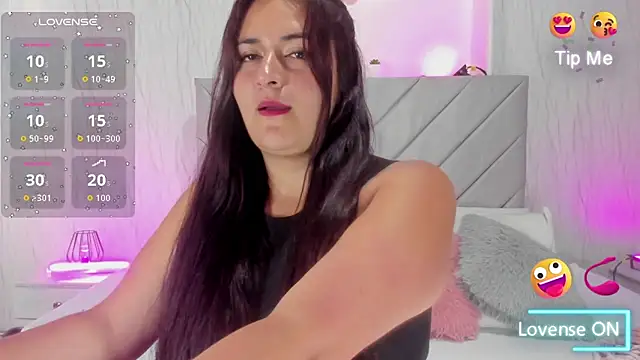 Snapshot of Victoria_Guzman chatting on 18, 12, 2025 Victoria Guzman online show from 18, 12, 2025