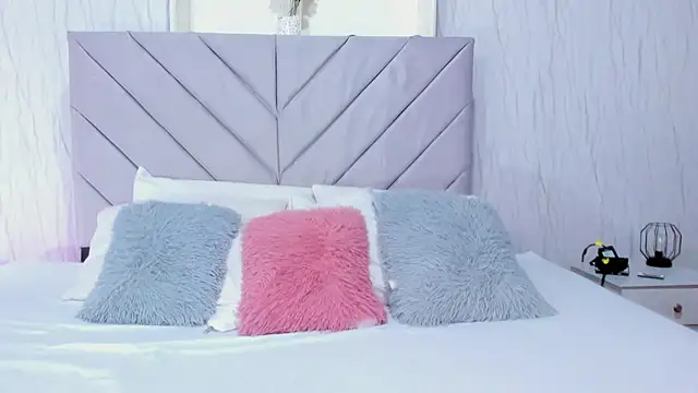 Snapshot of Victoria_Guzman chatting on 9, 2, 2026 Victoria Guzman online show from 9, 2, 2026