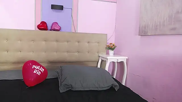 Snapshot of tiiny_emilly chatting on 29, 9, 2025 tiiny emilly online show from 29, 9, 2025
