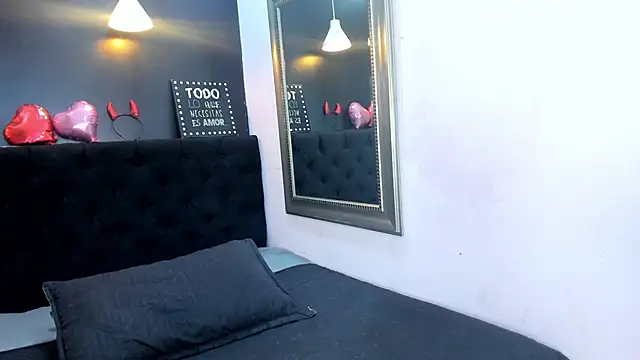 Snapshot of tiiny_emilly chatting on 2, 10, 2025 tiiny emilly online show from 2, 10, 2025