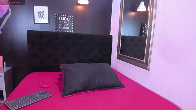 Snapshot of tiiny_emilly chatting on 7, 10, 2025 tiiny emilly online show from 7, 10, 2025
