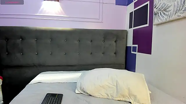 Snapshot of tiiny_emilly chatting on 10, 10, 2025 tiiny emilly online show from 10, 10, 2025