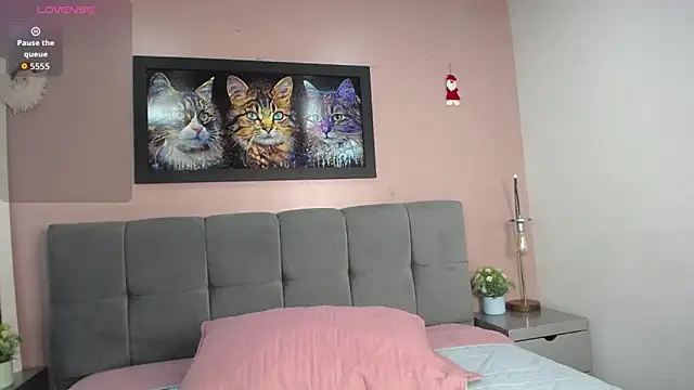 Snapshot of tiiny_emilly chatting on 5, 12, 2025 tiiny emilly online show from 5, 12, 2025