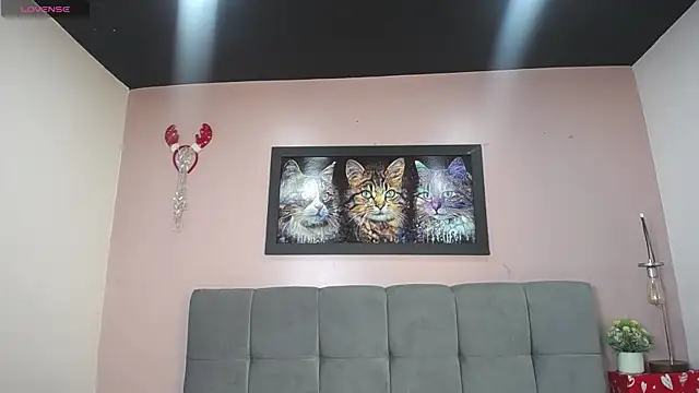 Snapshot of tiiny_emilly chatting on 22, 12, 2025 tiiny emilly online show from 22, 12, 2025