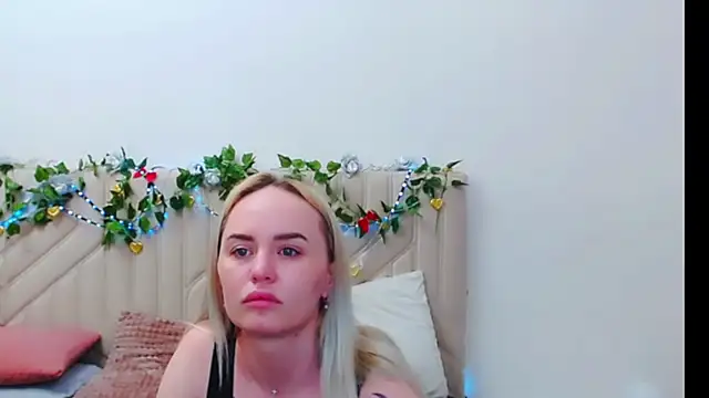 Snapshot of LiluMoon__ chatting on 8, 4, 2026 LiluMoon online show from 8, 4, 2026