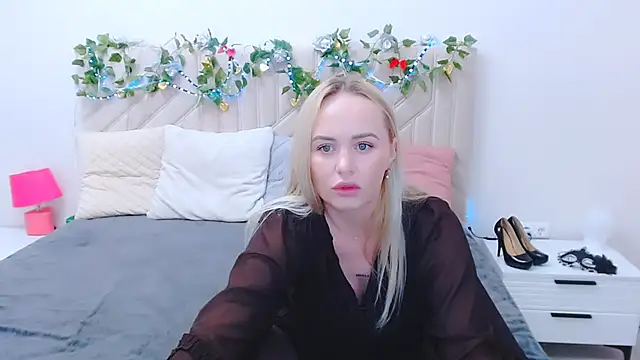 Snapshot of LiluMoon__ chatting on 21, 4, 2026 LiluMoon online show from 21, 4, 2026