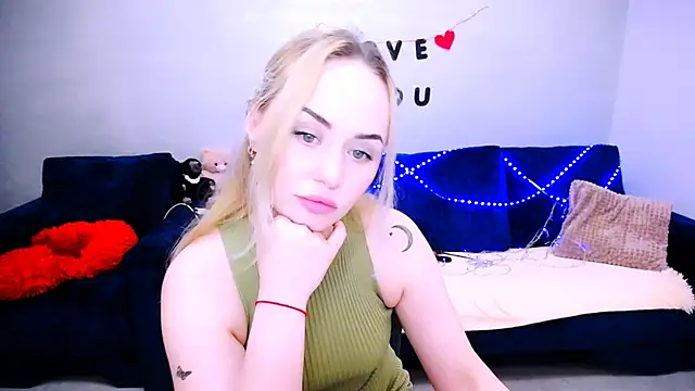 Snapshot of LiluMoon__ chatting on 24, 4, 2026 LiluMoon online show from 24, 4, 2026