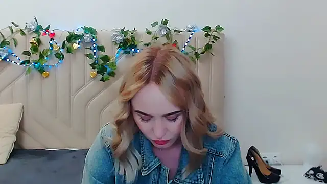 Snapshot of LiluMoon__ chatting on 29, 4, 2026 LiluMoon online show from 29, 4, 2026