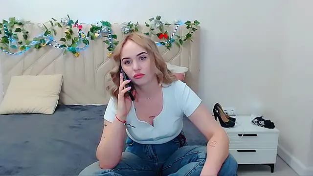 Snapshot of LiluMoon__ chatting on 29, 4, 2026 LiluMoon online show from 29, 4, 2026