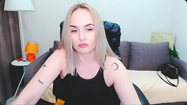 Snapshot of LiluMoon__ chatting on 30, 4, 2026 LiluMoon online show from 30, 4, 2026