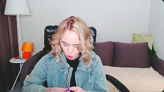 Snapshot of LiluMoon__ chatting on 1, 5, 2026 LiluMoon online show from 1, 5, 2026