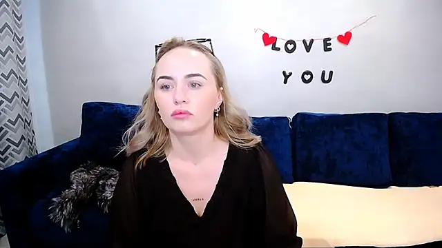 Snapshot of LiluMoon__ chatting on 3, 5, 2026 LiluMoon online show from 3, 5, 2026
