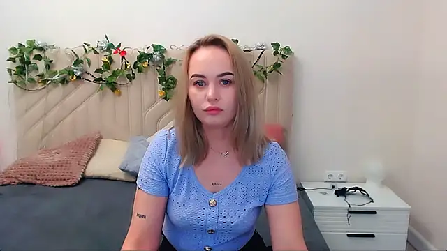 Snapshot of LiluMoon__ chatting on 14, 5, 2026 LiluMoon online show from 14, 5, 2026