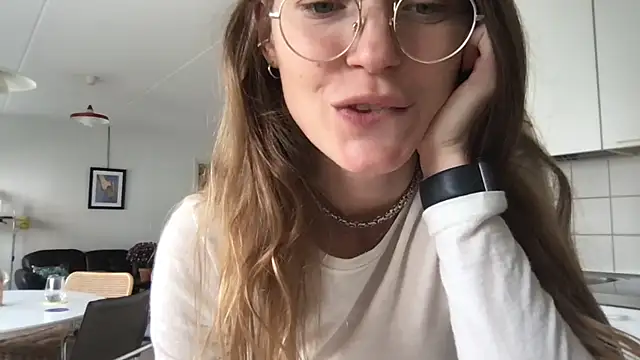 Snapshot of Scorpion_Peach chatting on 18, 9, 2025 Scorpion Peach online show from 18, 9, 2025