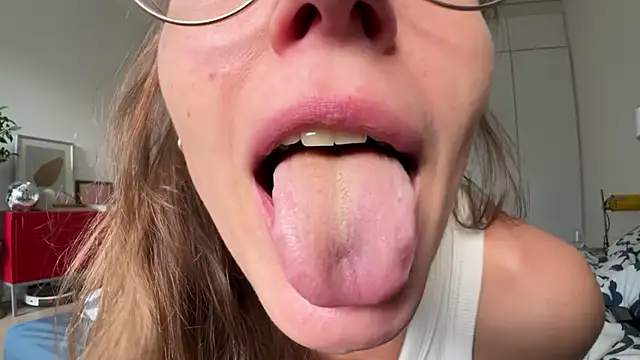 Snapshot of Scorpion_Peach chatting on 9, 10, 2025 Scorpion Peach online show from 9, 10, 2025