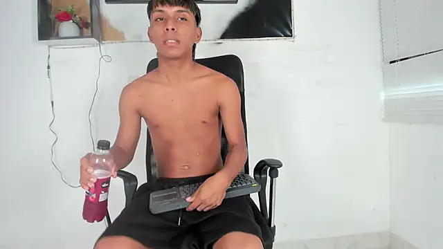 tyler twink boy online show from 14, 10, 2025