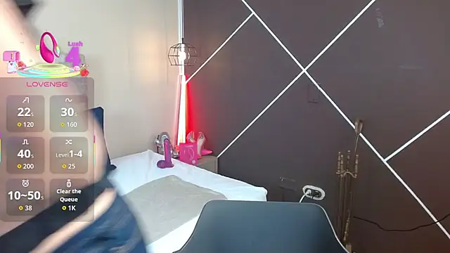 Snapshot of ScarletHott_ chatting on 14, 10, 2025 ScarletHott online show from 14, 10, 2025